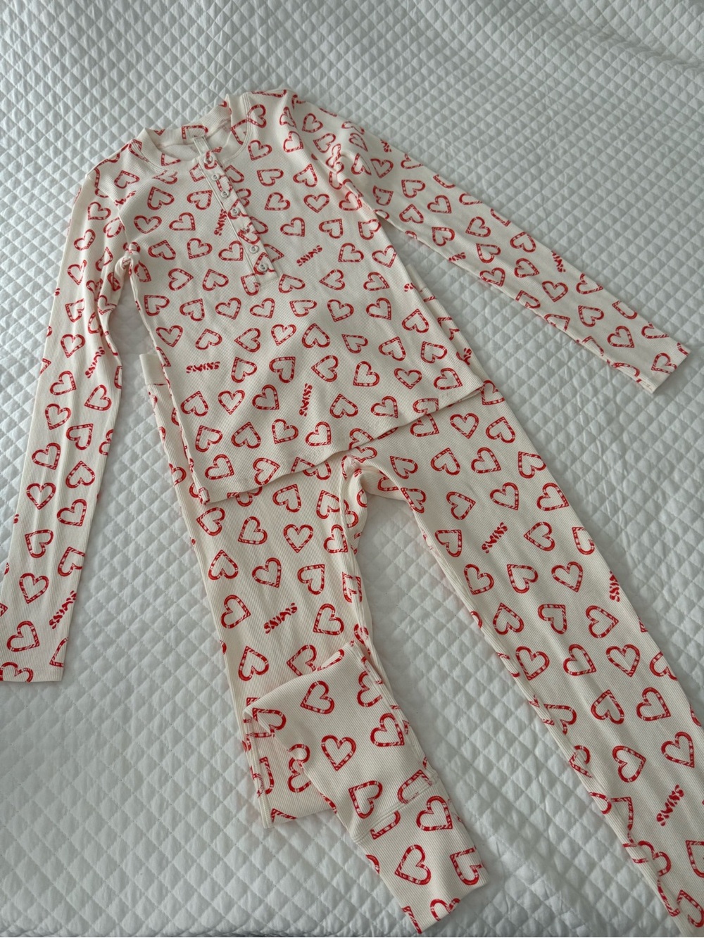 SKIMS Pajama Set - Red Hearts on Cream